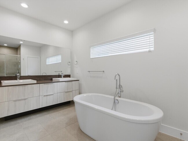 Building Photo - 2216 Cortijo Pl
