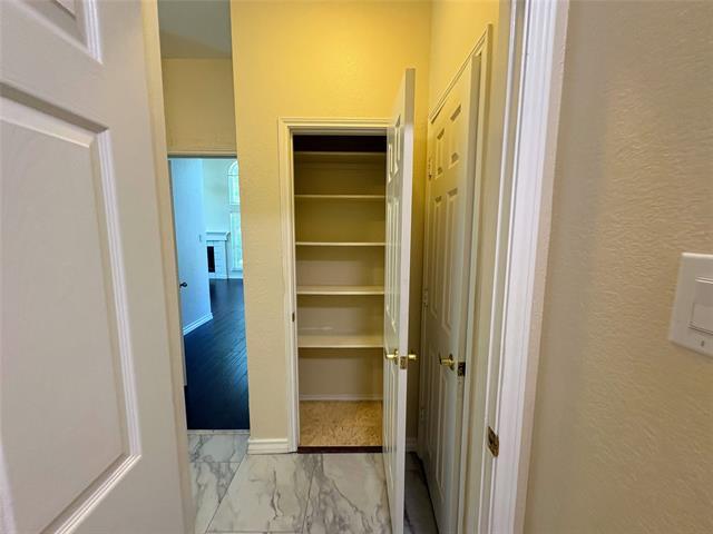 Building Photo - 512 Woodlake Dr