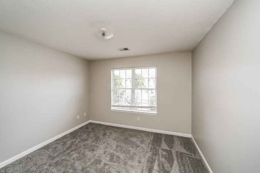 Building Photo - 1719 Brentford Cove