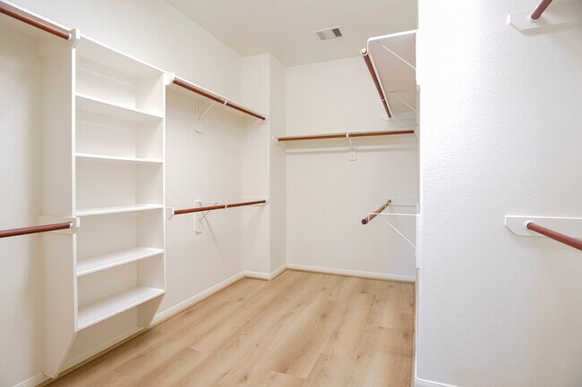 Building Photo - 3303 Belmont River Ln