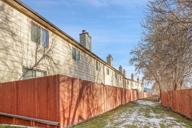 Building Photo - $1,745.95 -  2 Bed, 2 Bath Townhome in CO Springs with In Unit Laundry and Attached Garage!