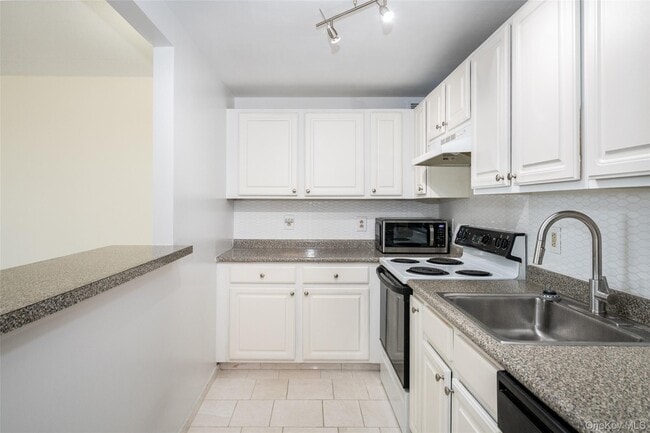 Building Photo - 123 Mamaroneck Ave