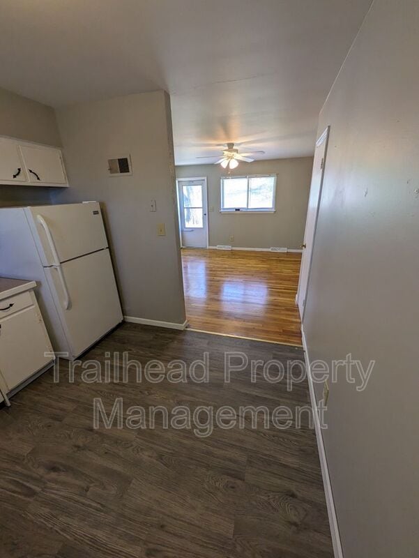 Building Photo - 110 S High St