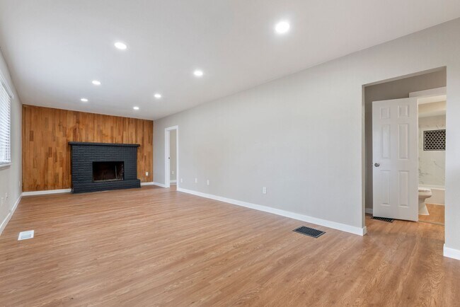 Building Photo - Spacious 5-bed, 2.5-bath home available in...