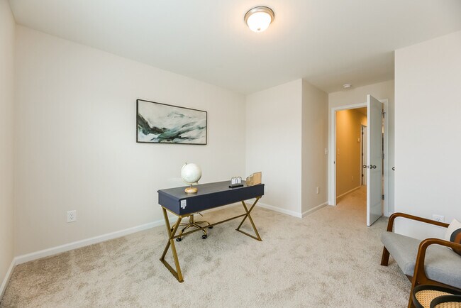 Building Photo - 453 Country Club Ln