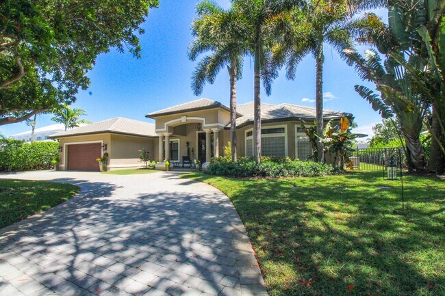 Building Photo - ** THE MOORINGS ** SINGLE FAMILY HOME 3 PL...