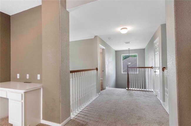 Building Photo - 6 Colewood Ct