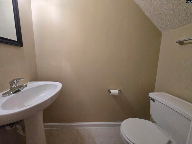 Building Photo - 208 Sagamare Rd