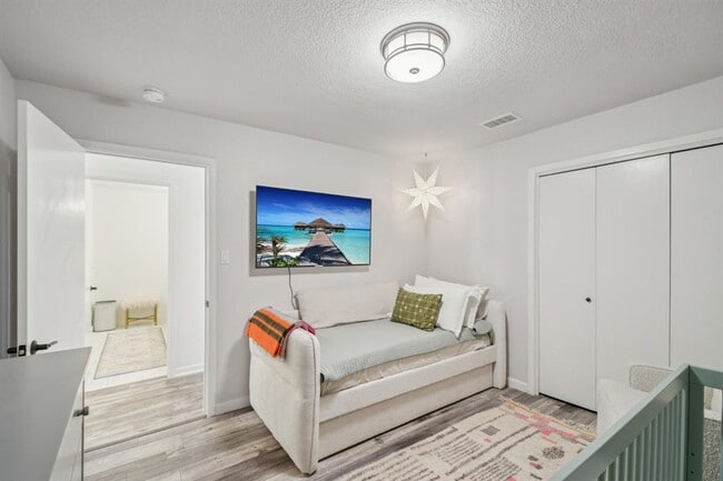 Building Photo - 730 Vanguard St