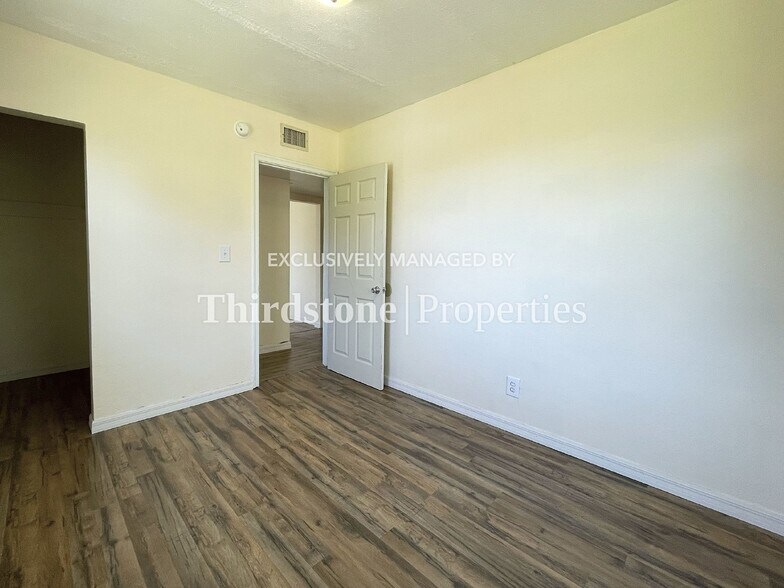 Building Photo - 1431 W 18th St