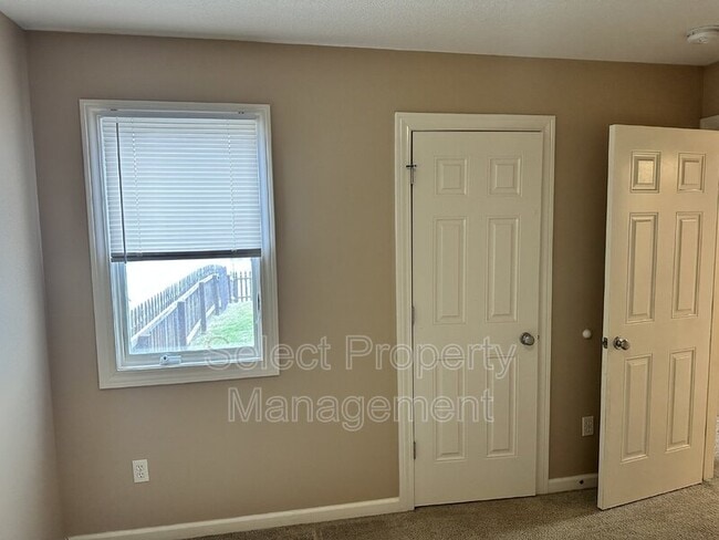 Building Photo - 8531 Forsythia Ct
