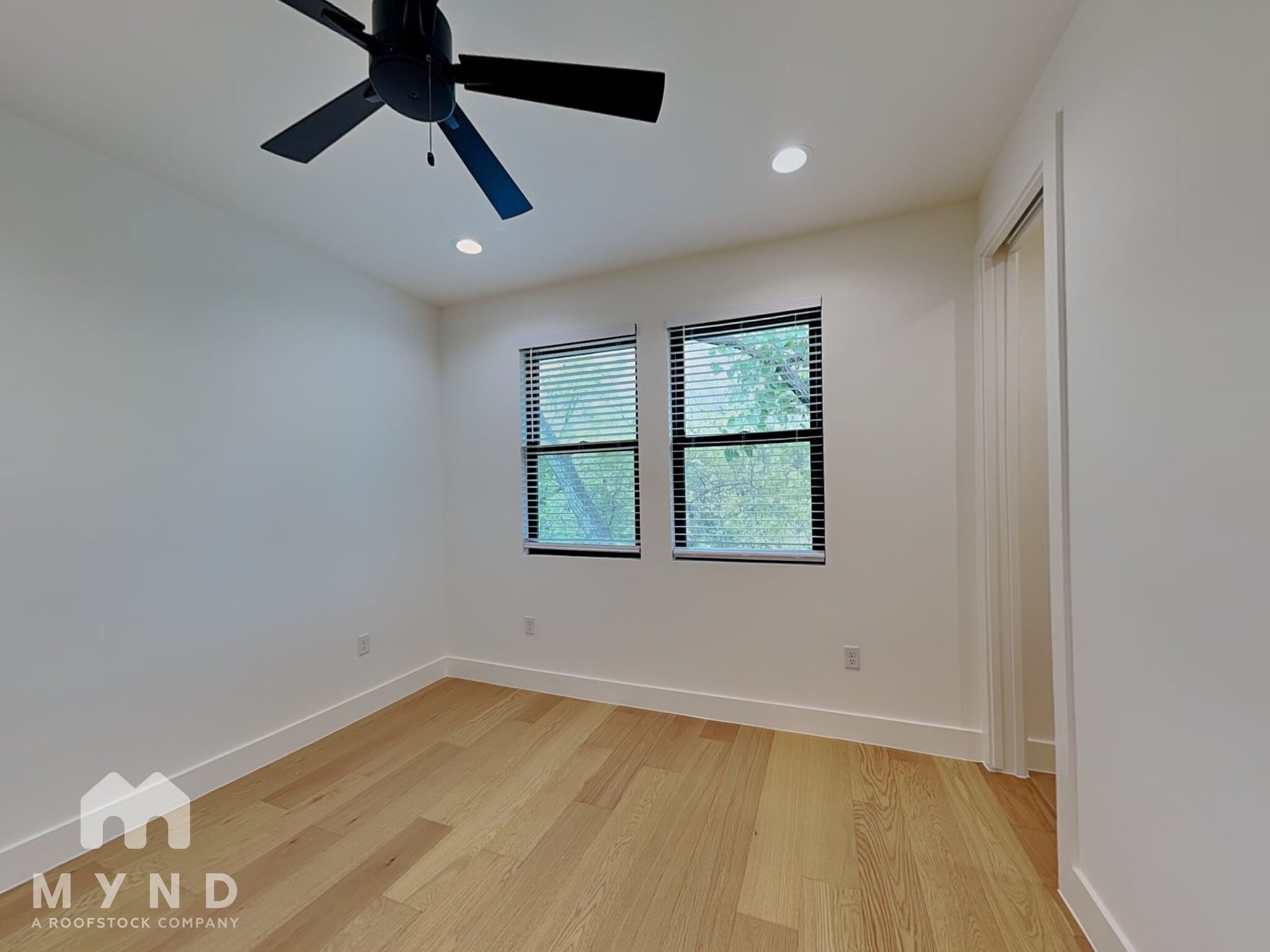 Building Photo - 1119 Mahan Dr