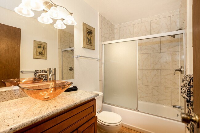 Building Photo - A Spacious 2 bedroom, 2 bathroom Townhouse - Upscale That’s Right On Trend