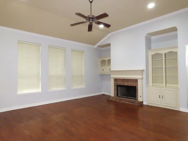 Building Photo - Coming Soon!! South Tyler, Stunning 4 Bedroom. 3.5 Downstairs Master Suite!!