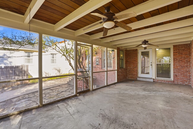 Building Photo - 2608 Highview Terrace