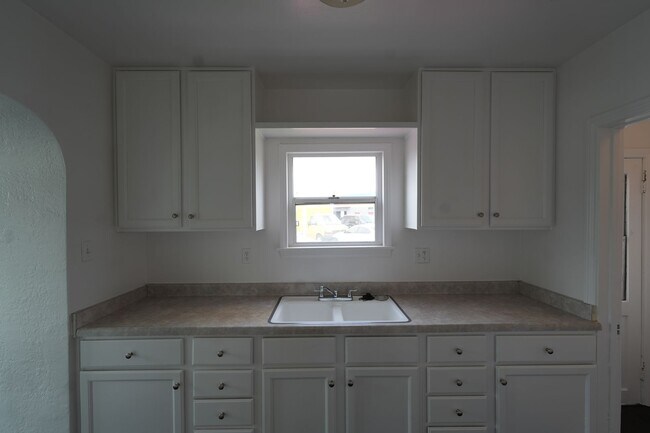 Building Photo - 917 ALAMEDA WU
