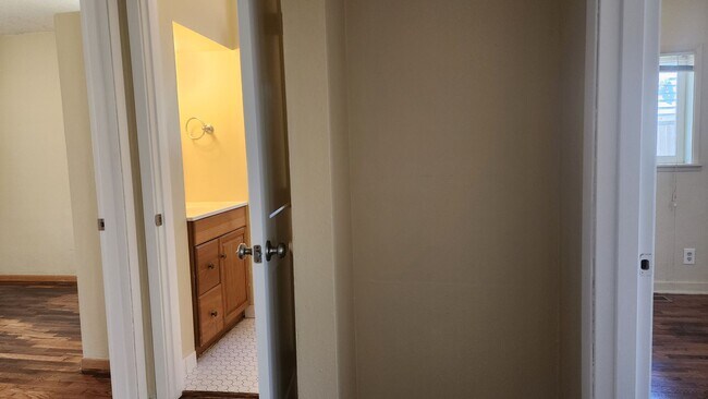 Building Photo - West Tacoma Cozy 2 Bedroom