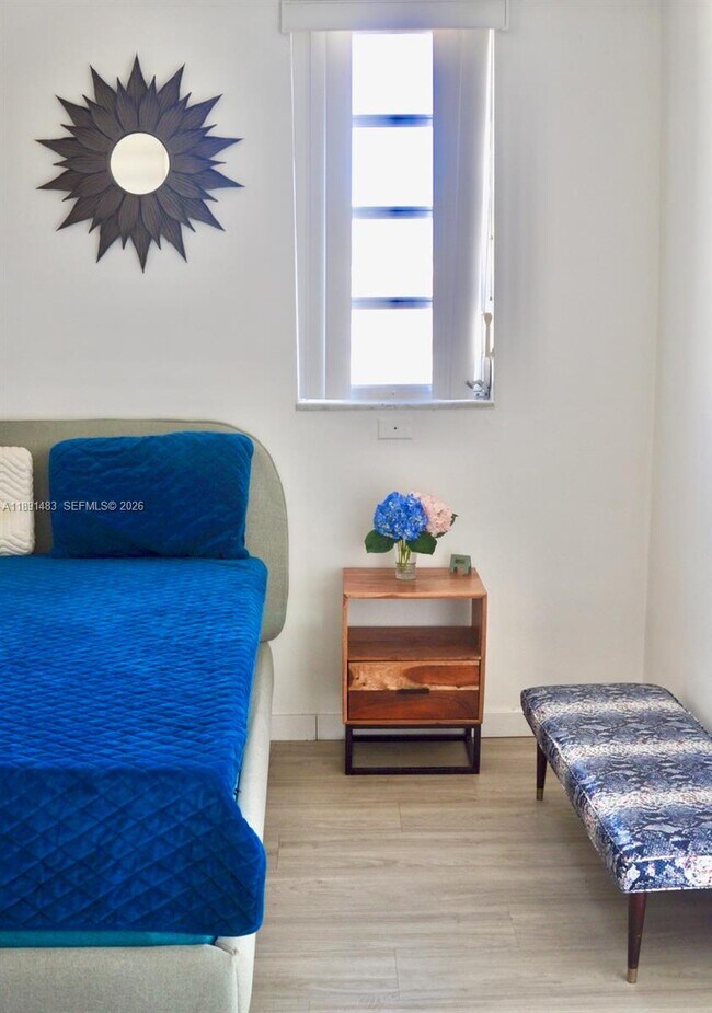 Building Photo - 2910 Point E Dr