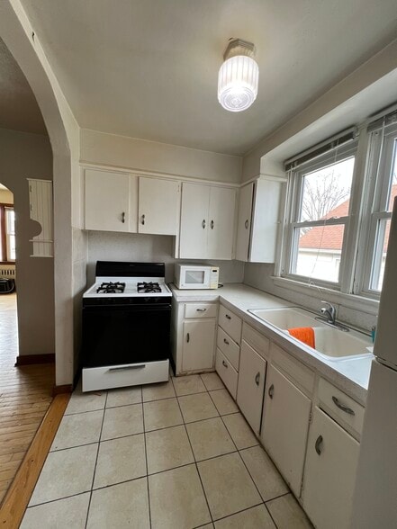 Kitchen - 2009 Carey Ct