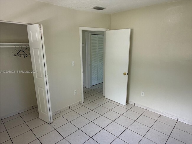 Building Photo - 10375 SW 152nd Terrace