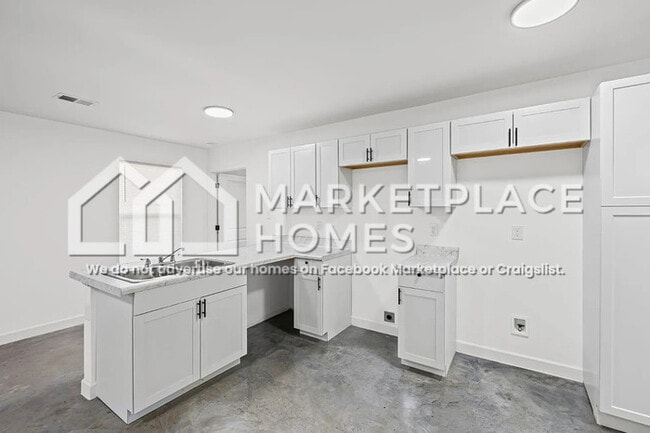 Building Photo - 1375 Cooper St