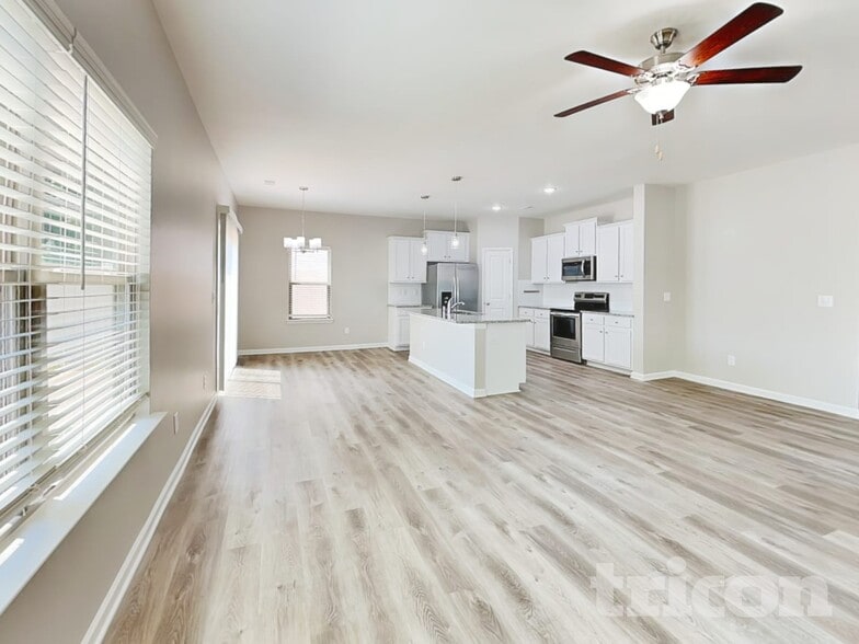 Building Photo - 138 Spring Knoll Dr