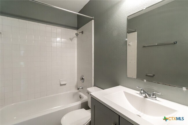 Building Photo - 1601 Benttree Dr