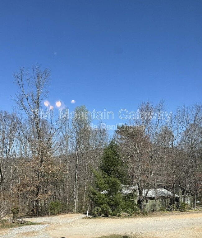 Building Photo - 131 Primrose Dr