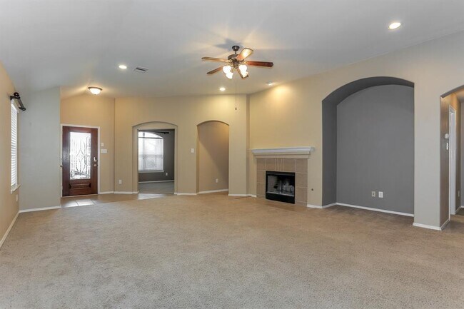 Building Photo - 28639 Lockeridge View Dr