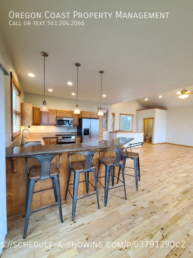 Building Photo - 961 NW Lanai Loop