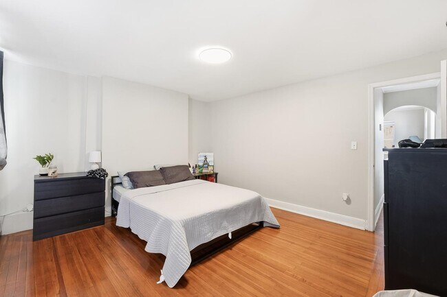 Building Photo - 289 Whiton St