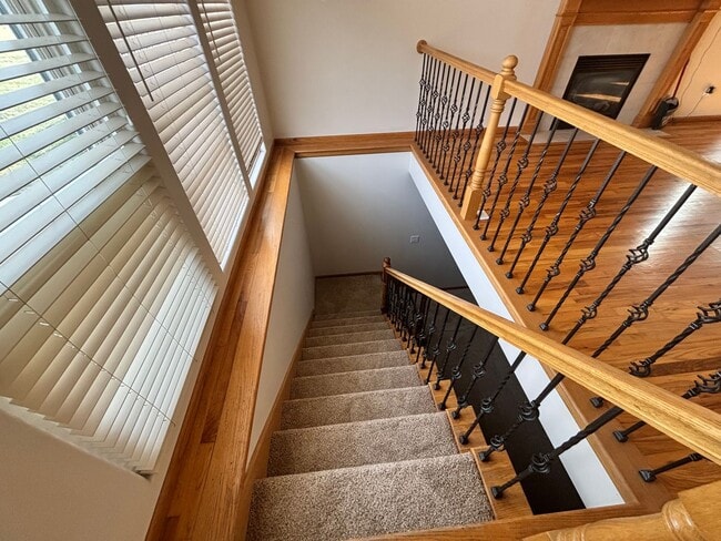 Building Photo - Beautiful 3 bed 3 bath duplex located in quiet neighborhood!