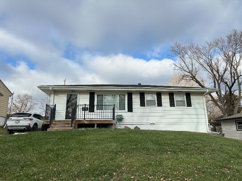 Building Photo - 9418 Meredith Ave