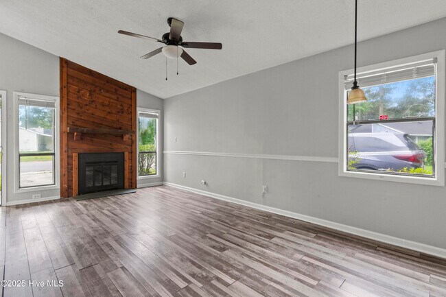 Building Photo - 134 Village Ct