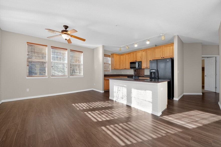 Building Photo - 15455 Canyon Rim Dr