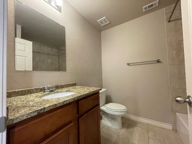 Building Photo - Townhome for rent