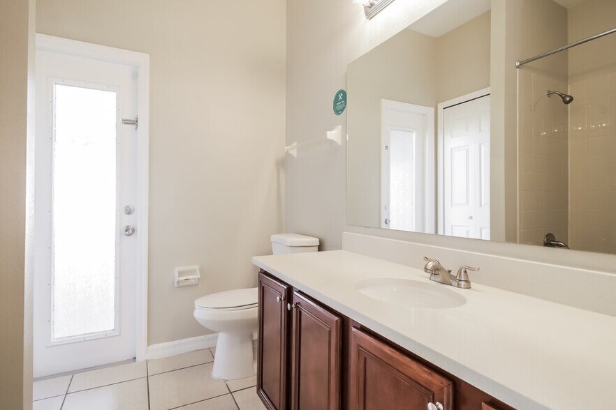 Building Photo - 562 Bristol Cir