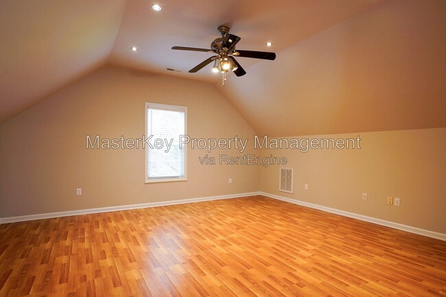 Building Photo - 1008 Knighthood Ln