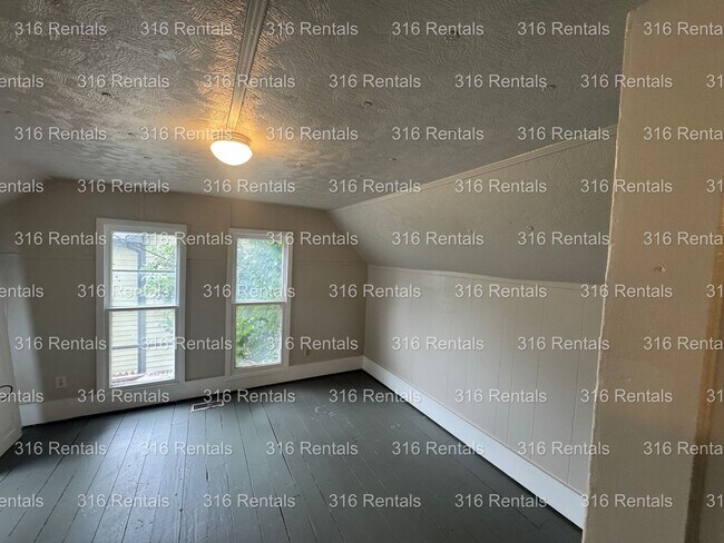 Building Photo - $895 - 3 bed 1 bath - Single Family Home