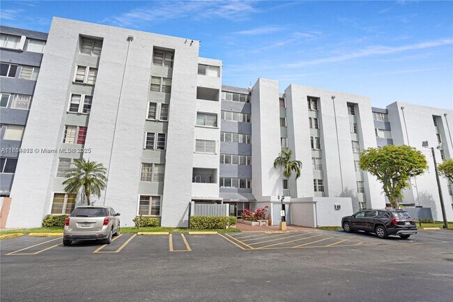 Building Photo - 750 NW 43rd Ave