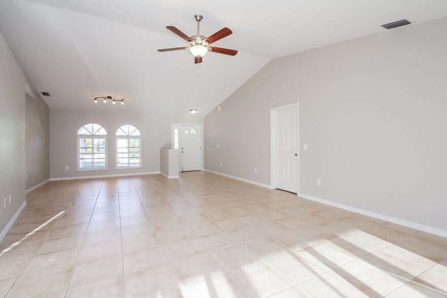 Building Photo - 848 Guild Dr