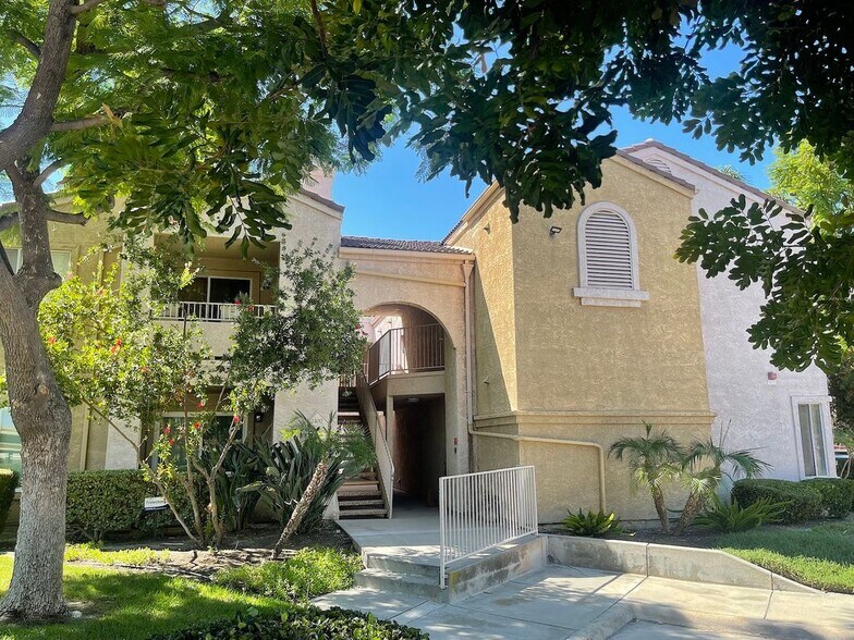 Primary Photo - 2400 Del Mar Way