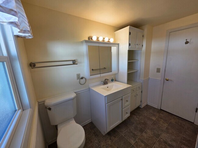 Building Photo - 1798 Chateau Dr