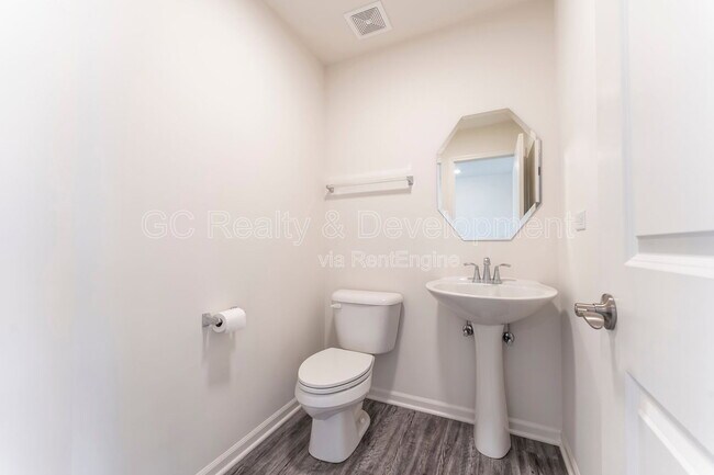 Building Photo - 596 Cimmaron Cir