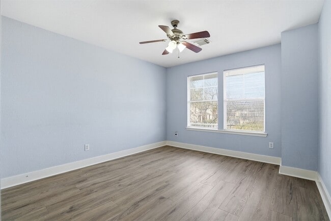 Building Photo - 11930 Longwood Garden Way