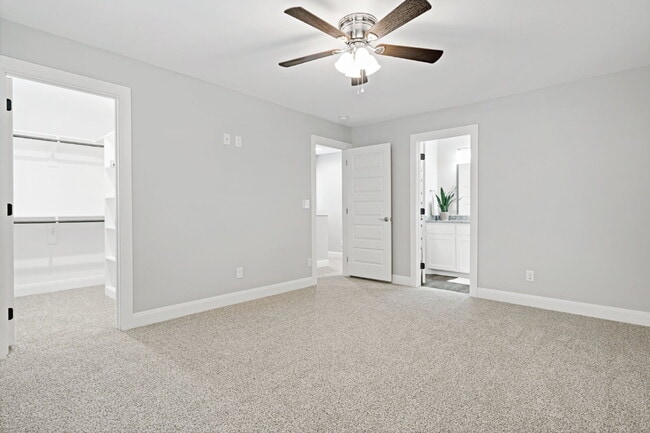 Building Photo - "Charming Denison Duplex with Granite Eleg...