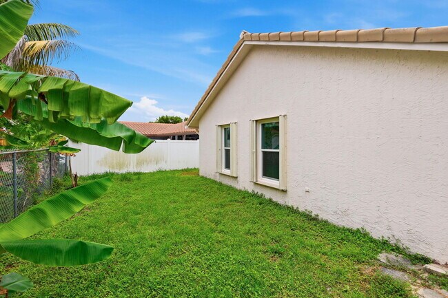 Building Photo - 2171 NW 76th Ave