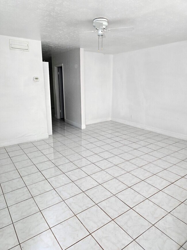 Building Photo - 3904 Coronation Ct
