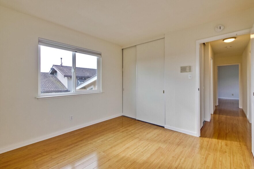 Building Photo - 255 Shearwater Is