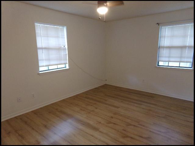 Building Photo - 400 Maxine Ave